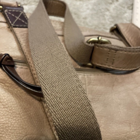 Fossil Morgan Large Zip Top Crossbody/Messenger Bag Saddle Tan Cow Hide Leather - Picture 14 of 14